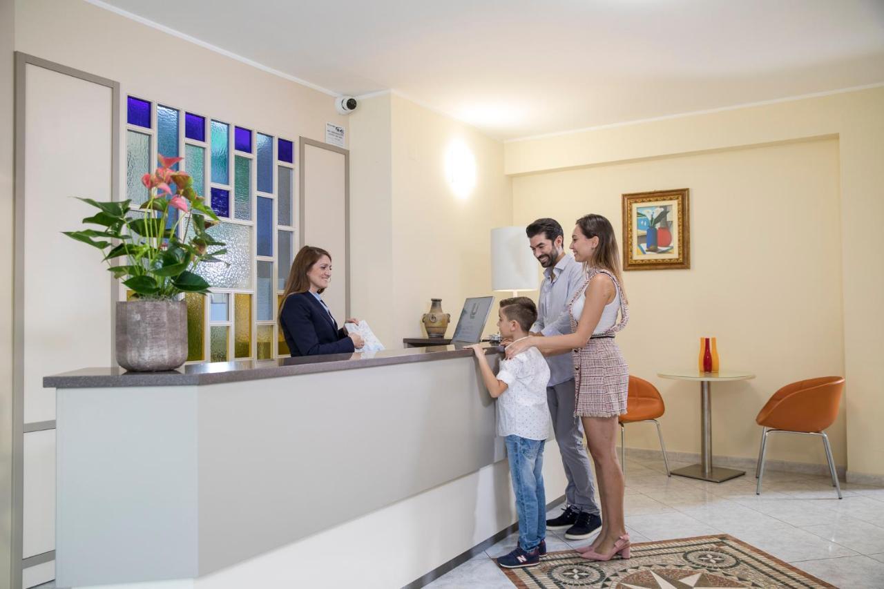 Lu' Hotel Maladroxia SantʼAntìoco المظهر الخارجي الصورة
