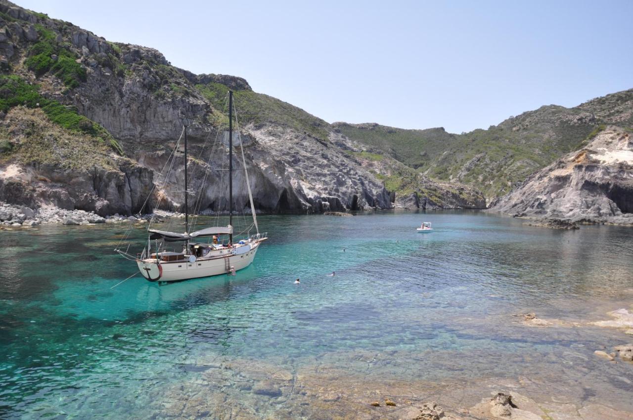 Lu' Hotel Maladroxia SantʼAntìoco المظهر الخارجي الصورة