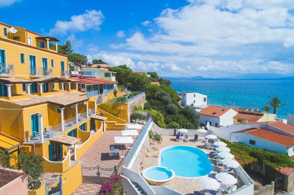 Lu' Hotel Maladroxia SantʼAntìoco المظهر الخارجي الصورة